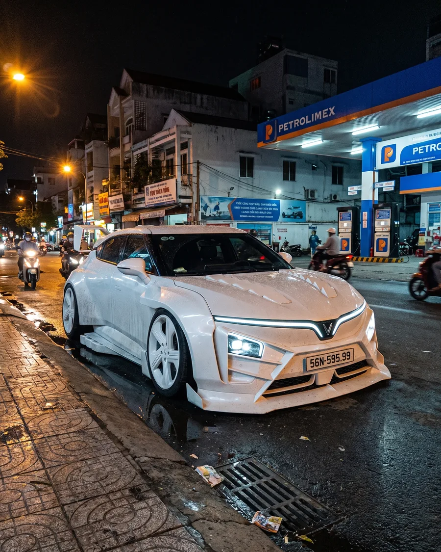 White VF7 Widebody parked at a Saigon petrol station at night, AI render